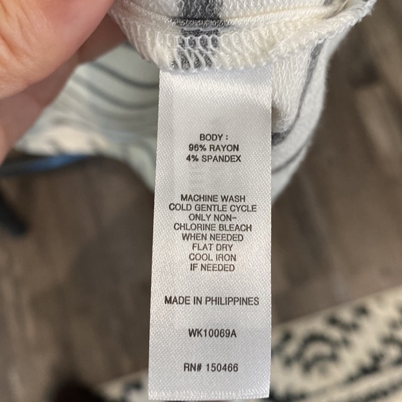 NWOT Market and Spruce Top - Picture 3 of 3